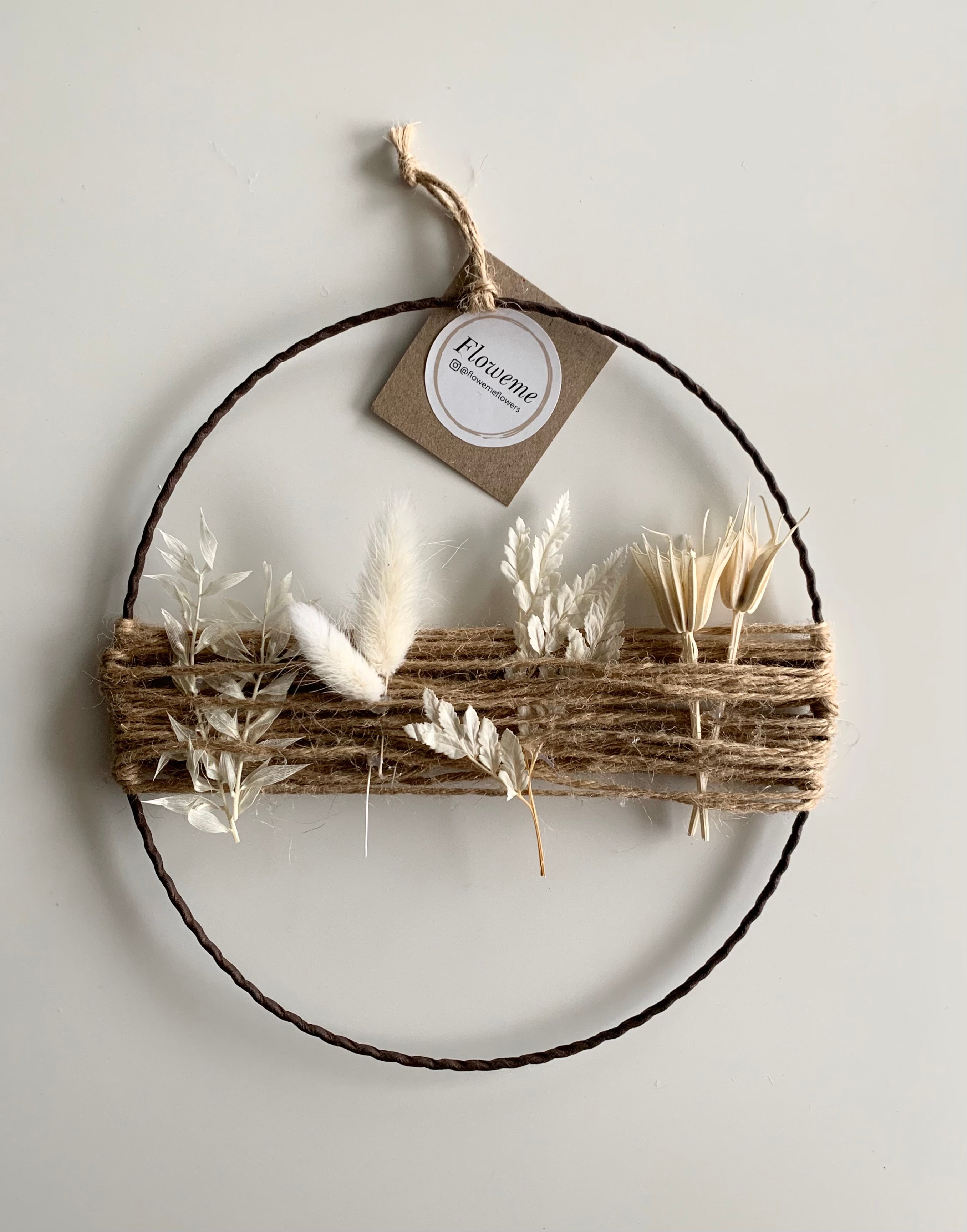 Handmade Dried Flower Wreath – Jute & Flower Décor